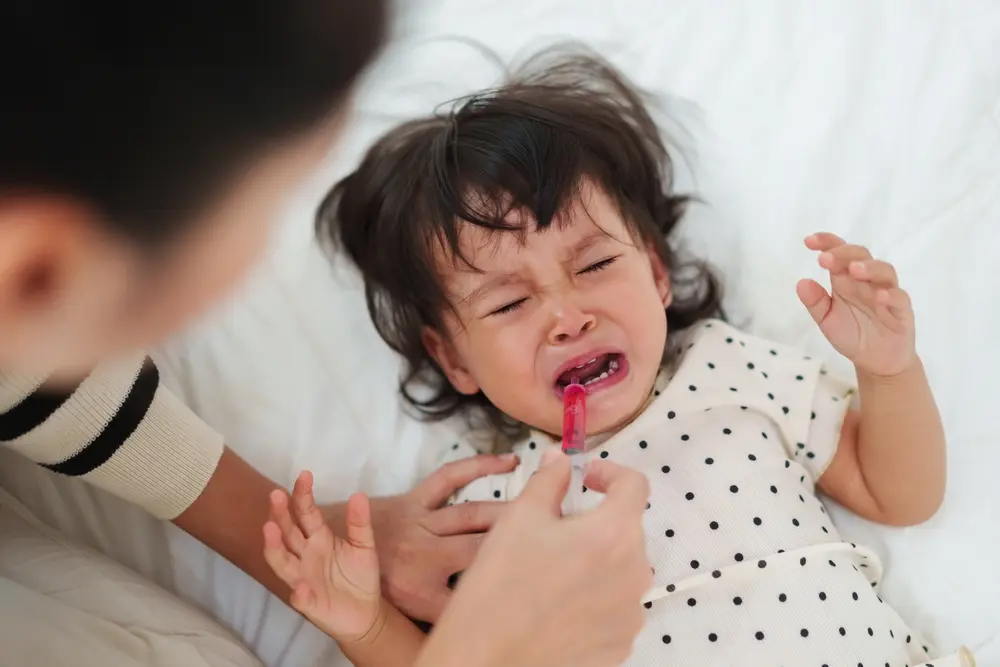 Pertolongan Pertama Saat Si Kecil Muntah Mencret Tanpa Demam